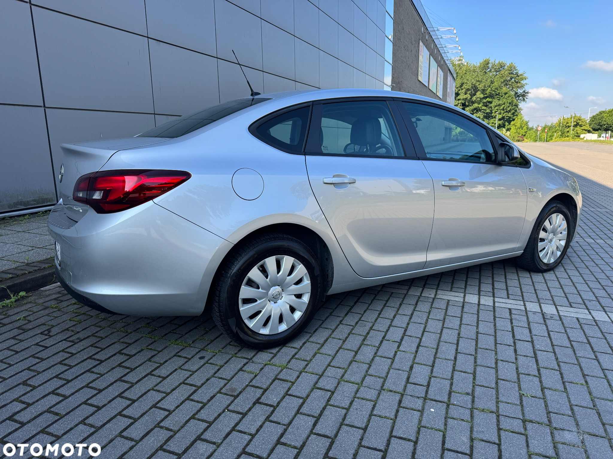 Opel Astra IV 1.4 T Business EU6 - 2