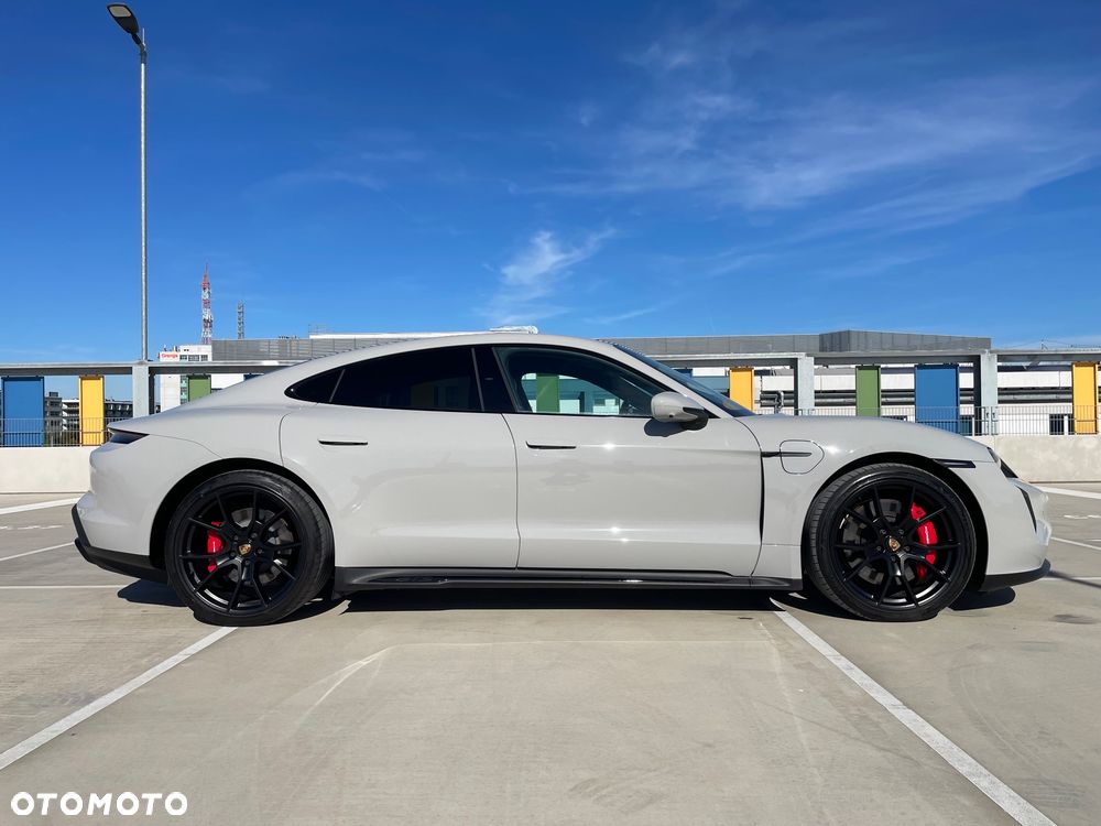 Porsche Taycan GTS - 7