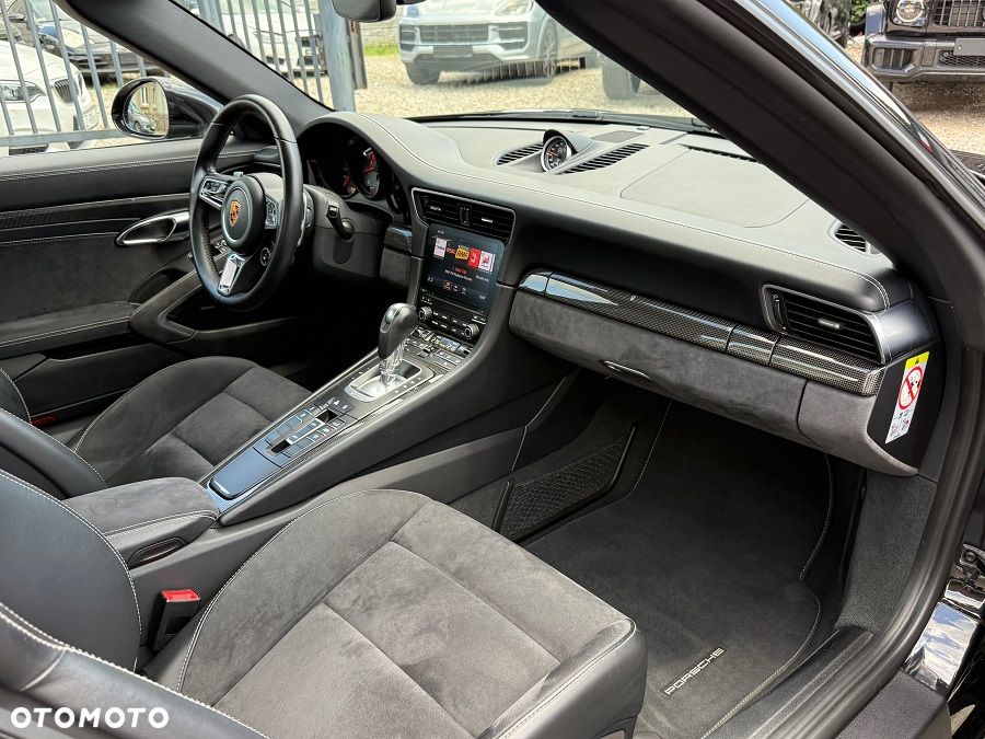 Porsche 911 Targa 4 GTS PDK - 34
