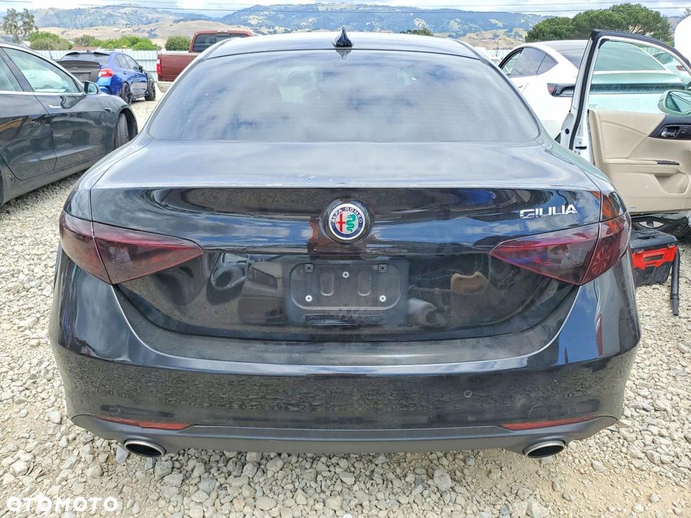 Alfa Romeo Giulia 2.0 Turbo 16V AT8-Q4 Ti - 6