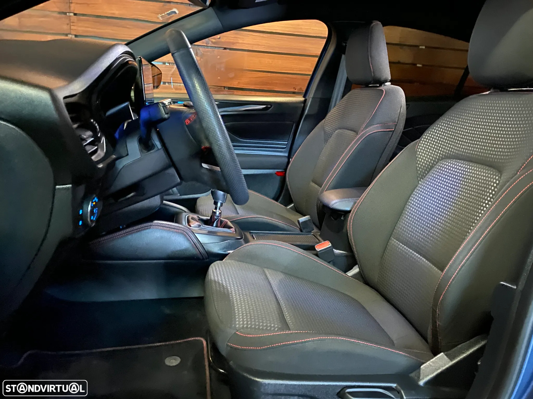 Ford Focus 1.0 EcoBoost MHEV ST-Line X - 8