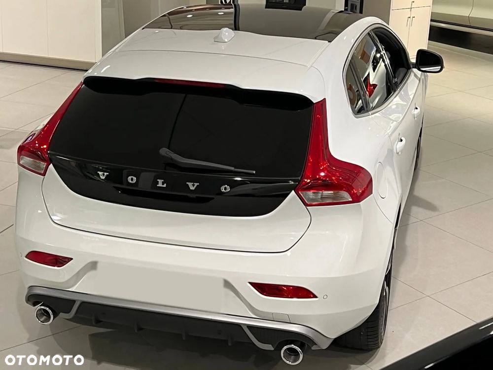 Volvo V40 D3 Drive-E R-Design Momentum - 4