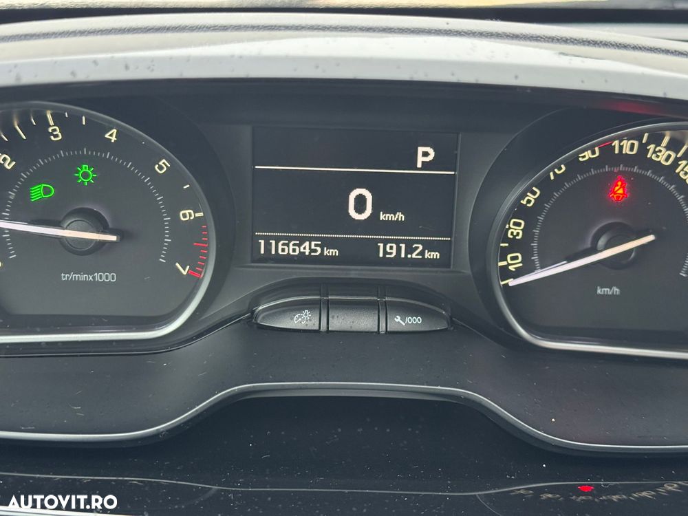 Peugeot 208 1.2 L PureTech Turbo S&S EAT6 Allure - 16