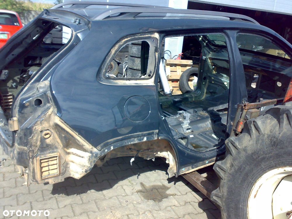 jeep cherokee trailhawk kl 2014 - pas tylny tył podłoga wanna - 3