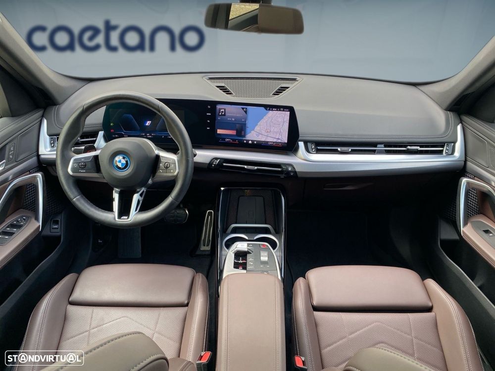 BMW iX1 eDrive20 Pack Desportivo M - 4
