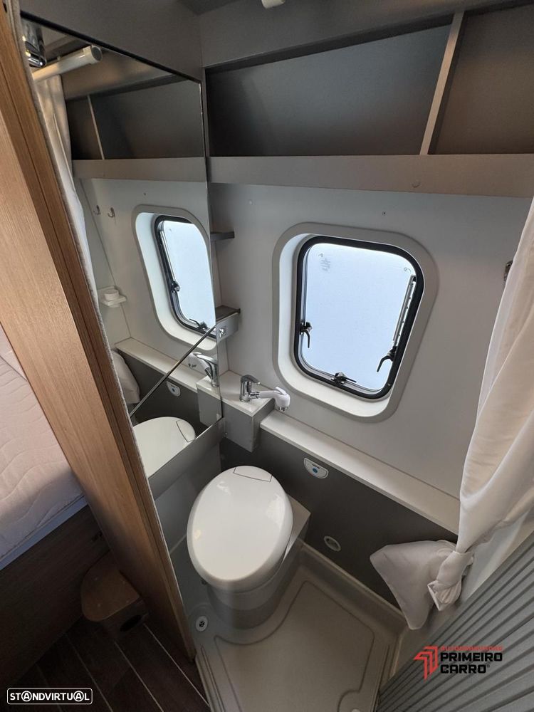 Adria Twin 600 SP cama transversal - 9