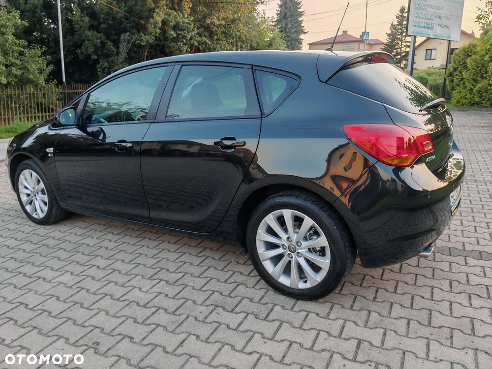 Opel Astra 1.4 Turbo 150 Jahre - 9