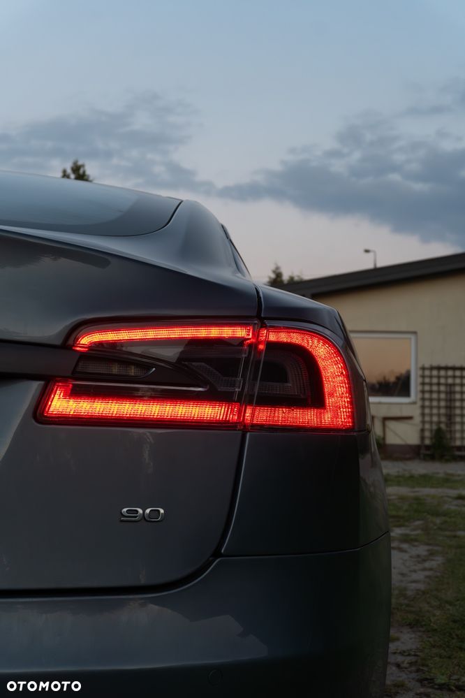 Tesla Model S - 16