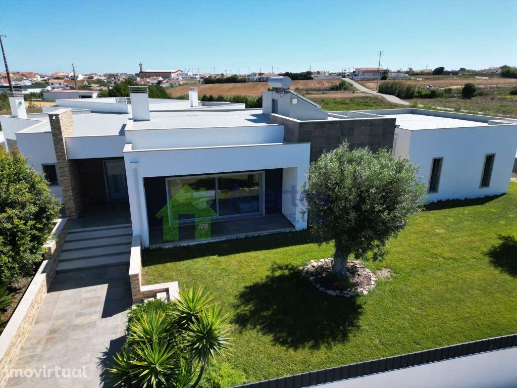 MORADIA TÉRREA COM JARDIM - Grande imagem: 4/60