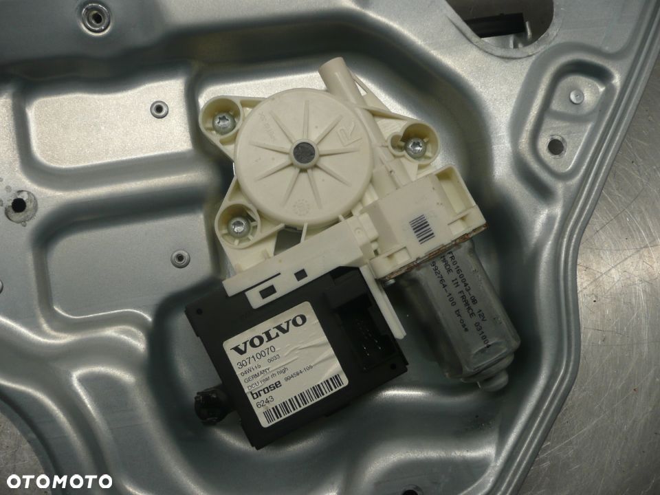 VOLVO V50 2.0D KOMBI PODNOŚNIK SILNICZEK SZYB PRAWY TYŁ - 4
