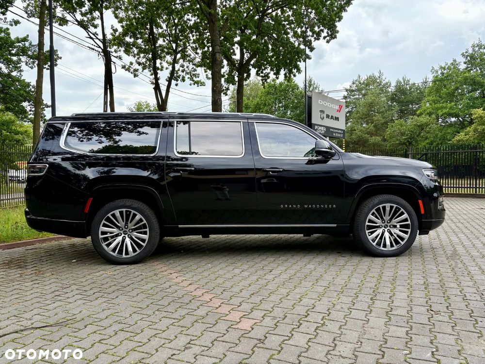 Jeep Grand Wagoneer - 3