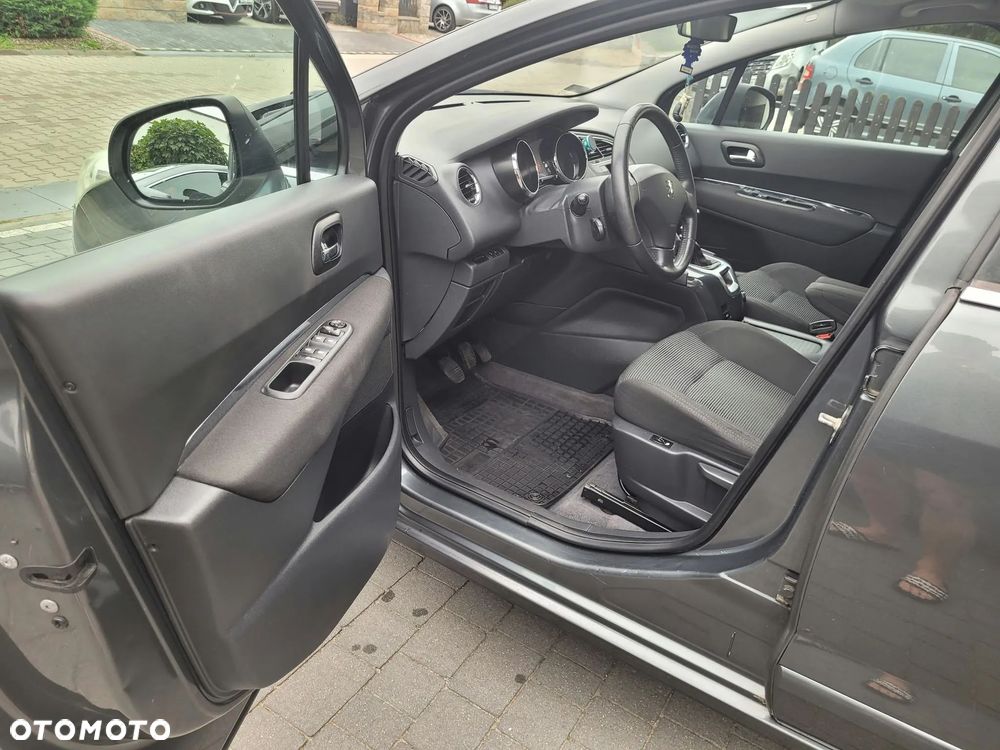 Peugeot 5008 - 8