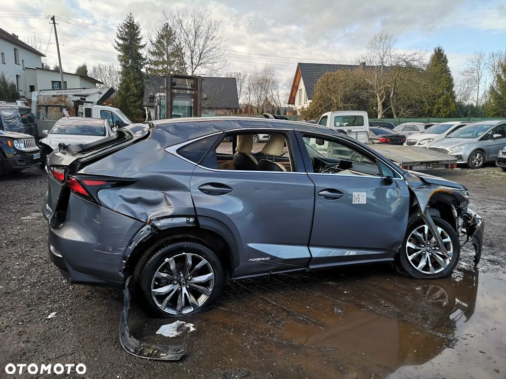 Lexus NX 300h E-FOUR Executive Line - 32