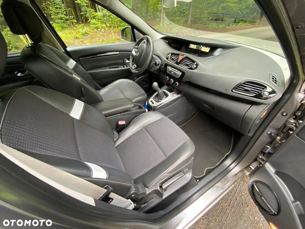 Renault Grand Scenic Gr 1.4 16V TCE Bose Edition - 11