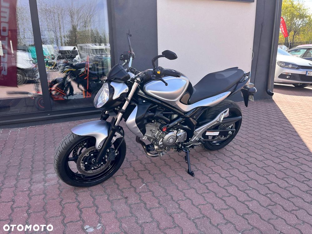 Suzuki Gladius - 7