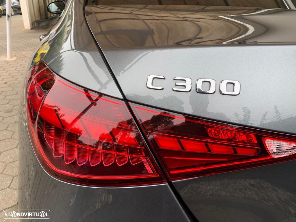 Mercedes-Benz C 300 4Matic 9G-TRONIC AMG Line - 9