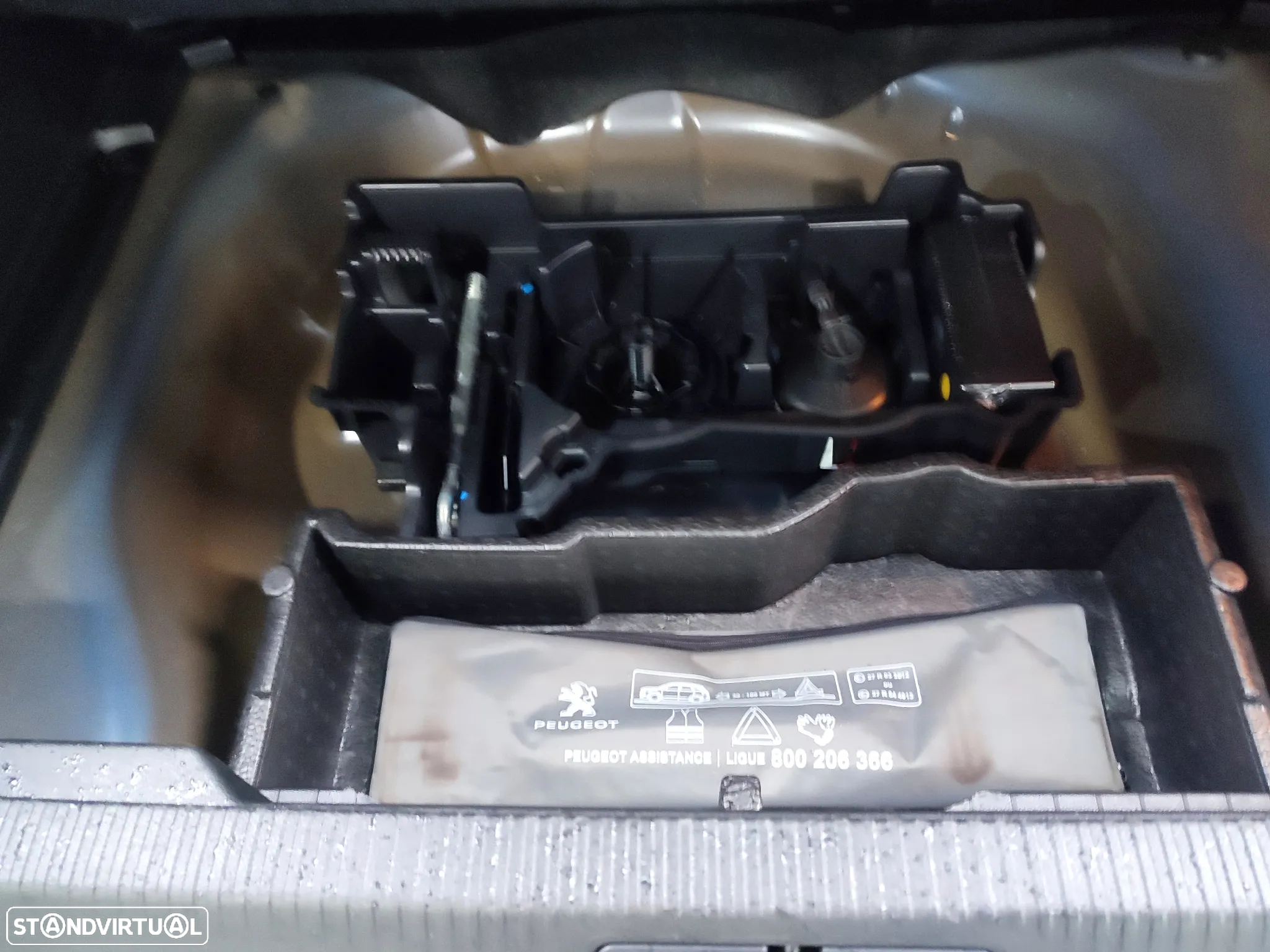 Peugeot 2008 1.2 PureTech GT EAT8 - 31