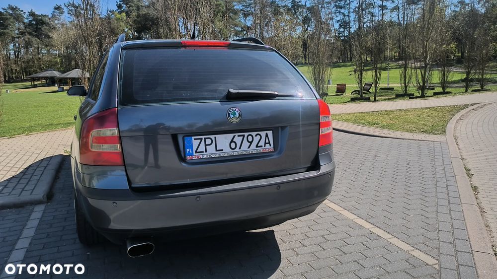 Skoda Octavia 1.6 Combi Style - 8