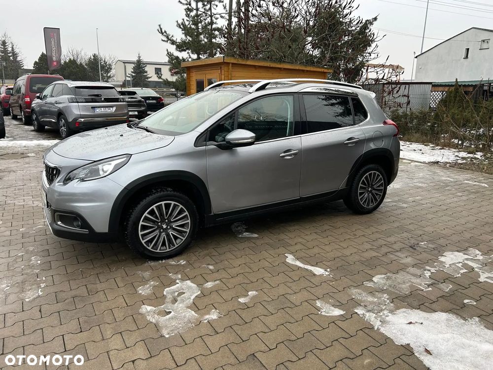 Peugeot 2008 1.2 Pure Tech Allure S&S - 11