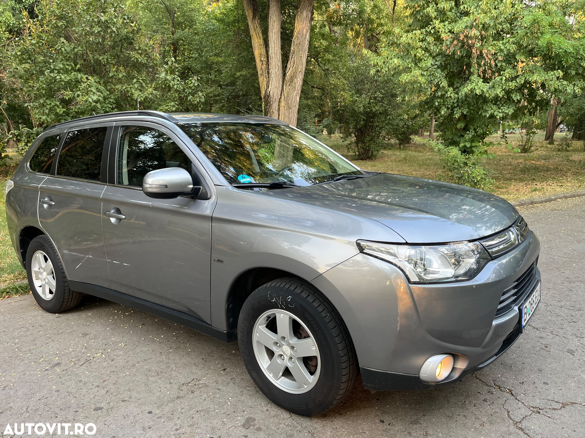 Mitsubishi Outlander - 3