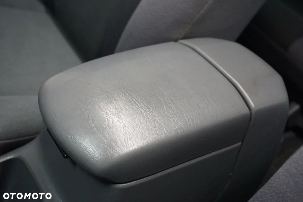 Toyota RAV4 D-4D 4x4 - 38