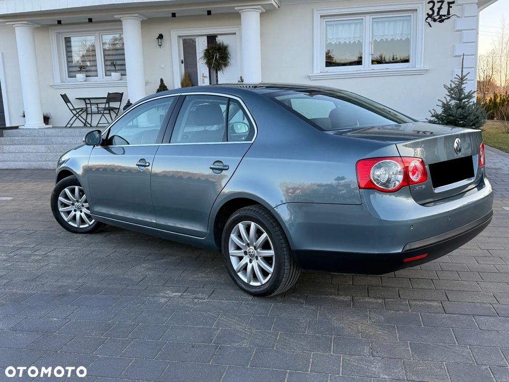 Volkswagen Jetta - 3