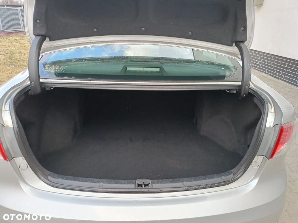 Toyota Avensis 1.6 Comfort - 17