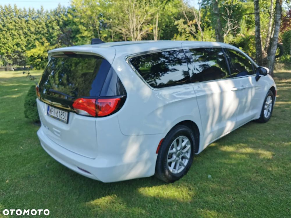 Chrysler Pacifica - 4