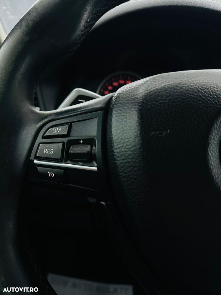 BMW Seria 5 520d Aut. Modern Line - 28