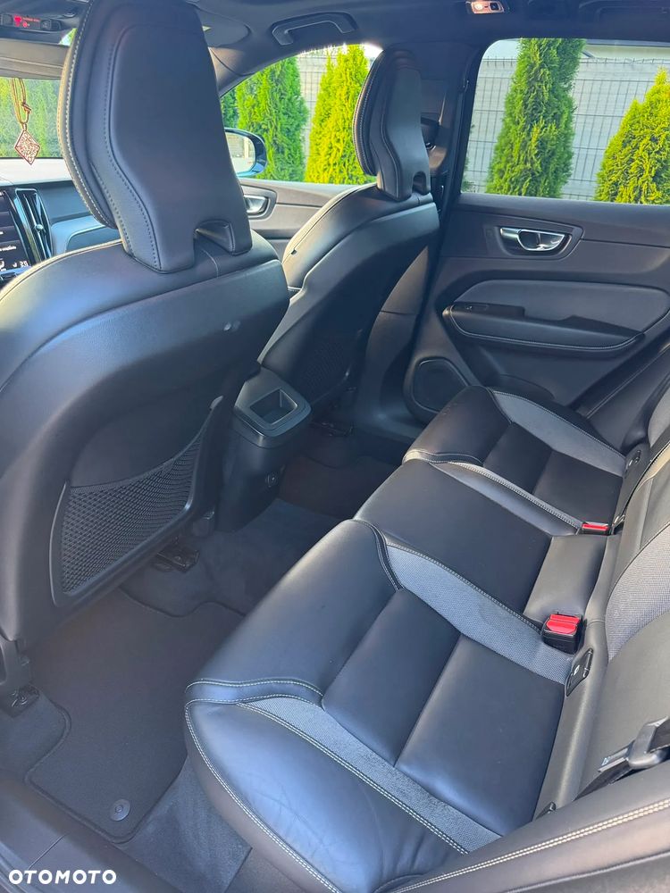 Volvo XC 60 B5 D AWD R-Design - 22