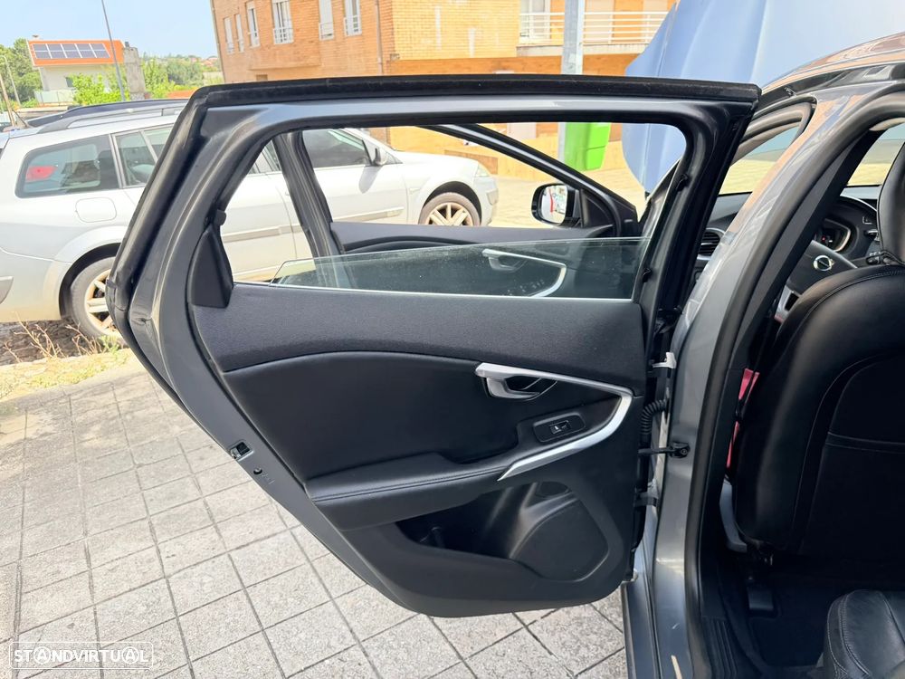 Volvo V40 D2 Momentum - 36