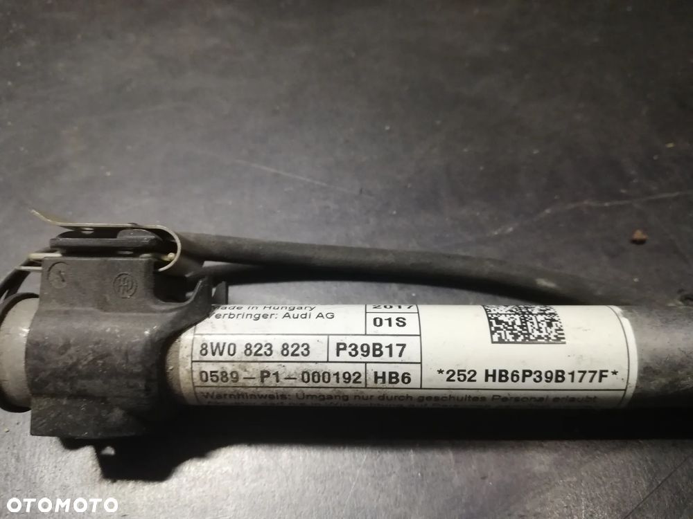 Audi A5 Nabój Maski 8W0823823 - 2