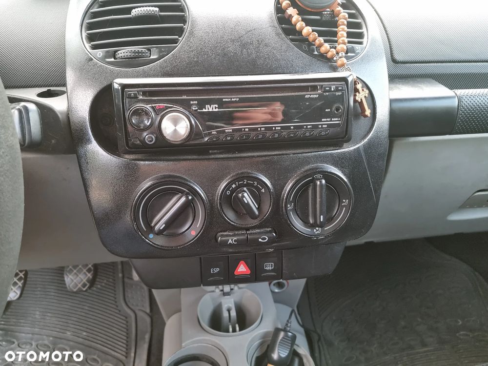 Volkswagen New Beetle - 13