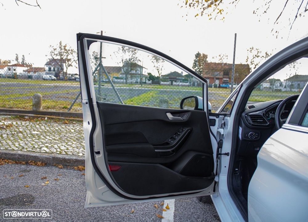 Ford Fiesta 1.0 EcoBoost Hybrid S&S TITANIUM - 14