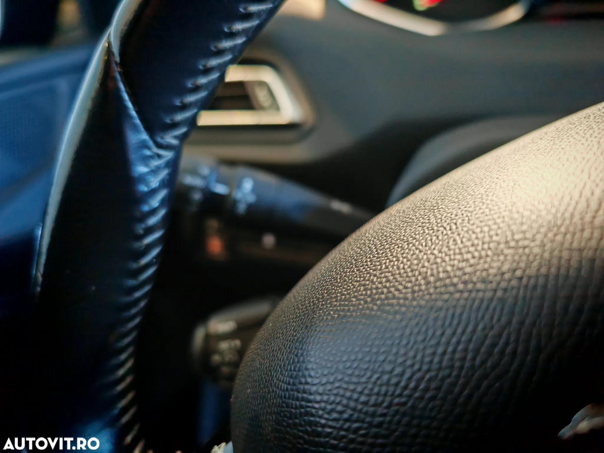 Peugeot 308 1.2 L PureTech Turbo S&S Active - 22