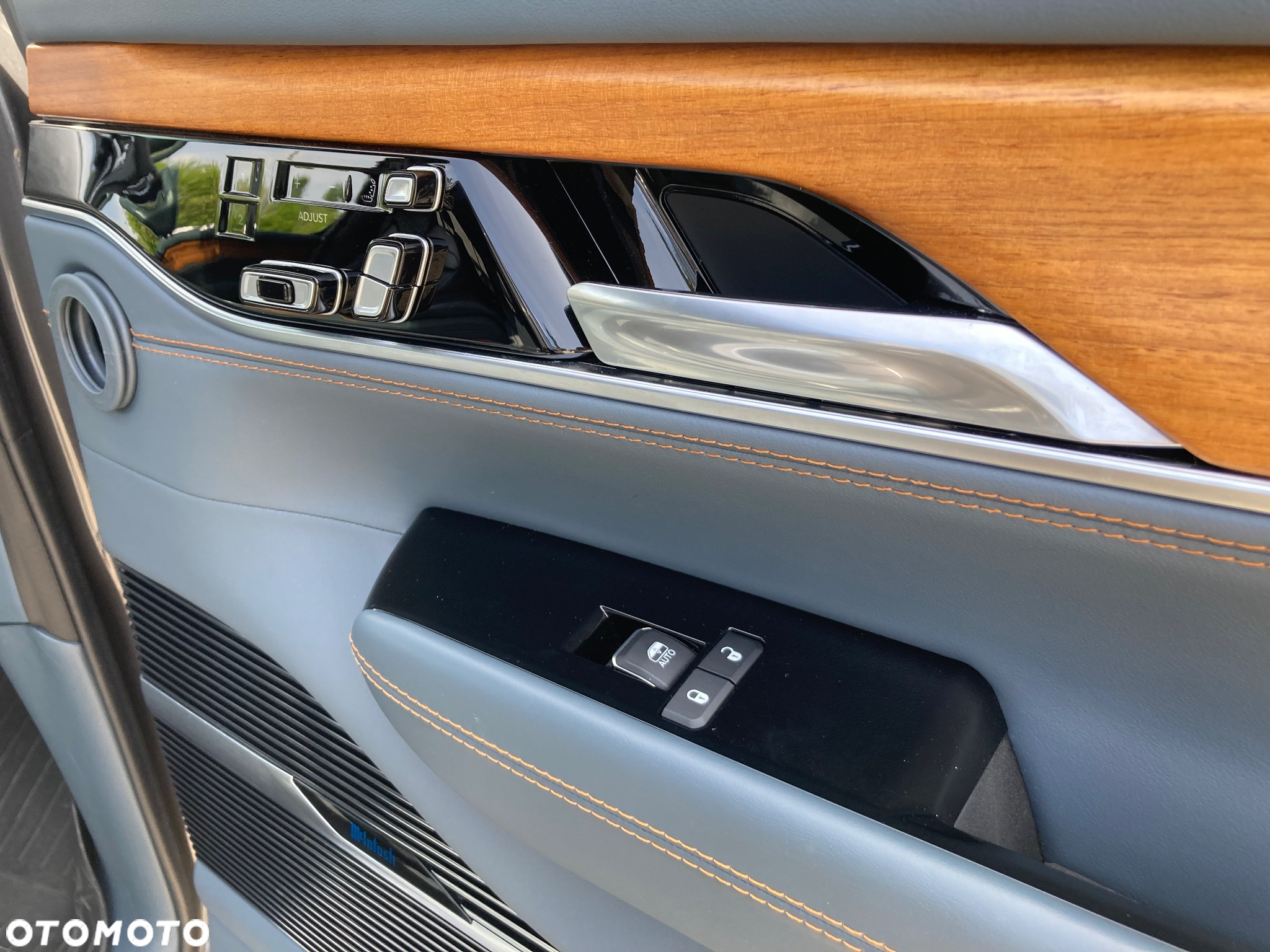 Jeep Wagoneer - 20