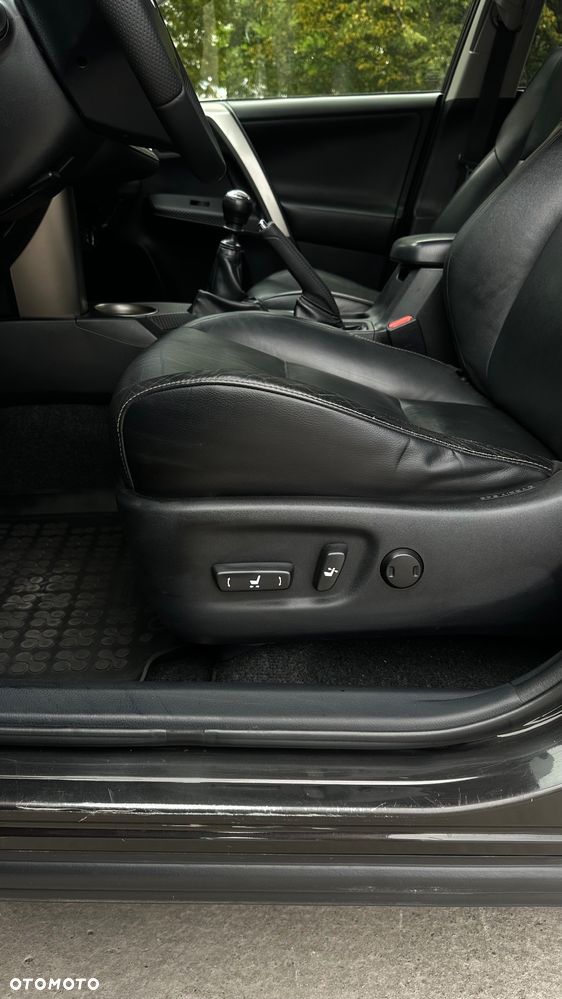 Toyota RAV4 2.0 D-4D Premium - 13