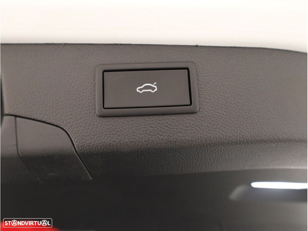 VW Passat Variant 2.0 TDI Business DSG - 19