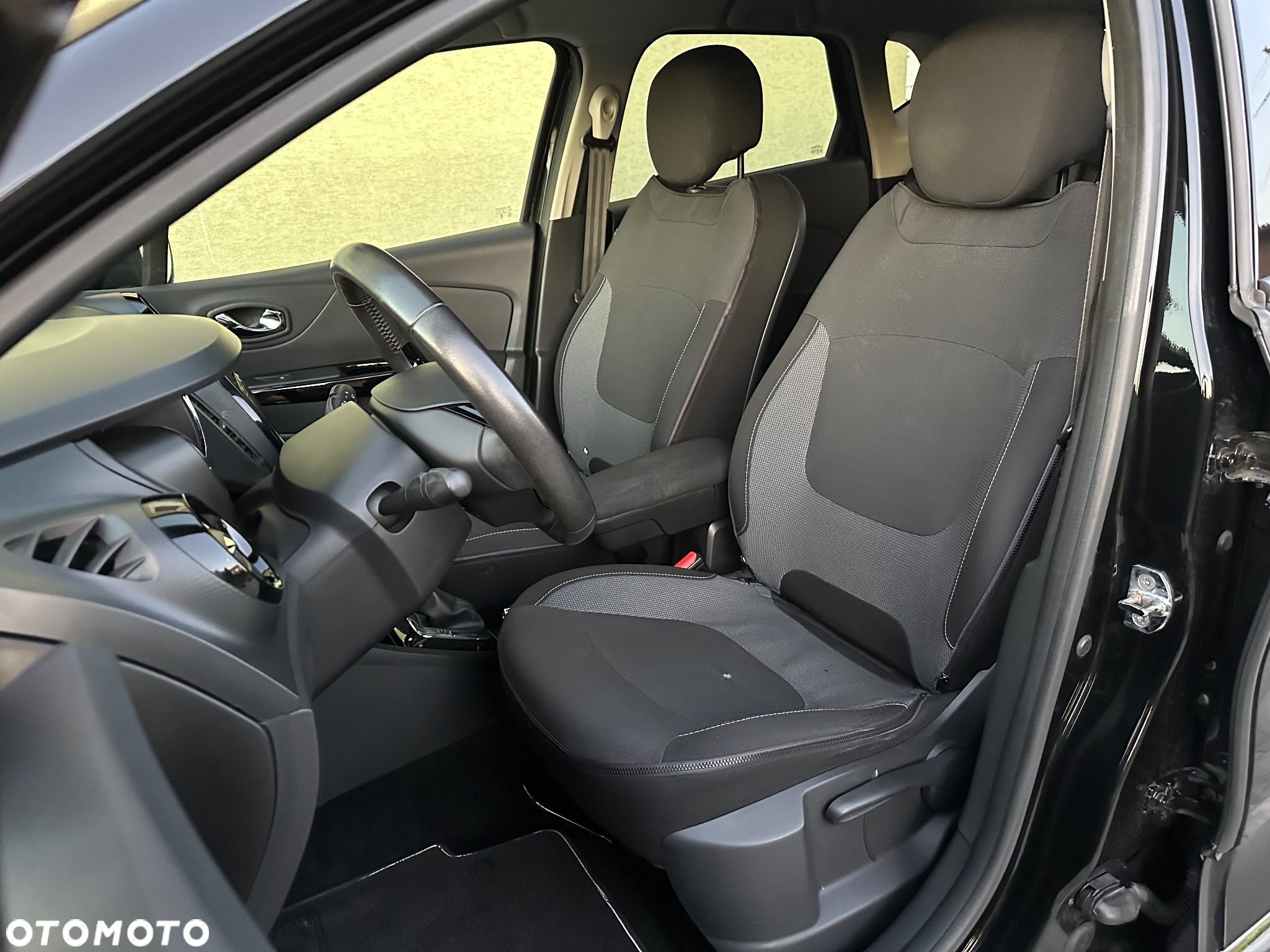 Renault Captur 1.5 dCi Intens EDC - 25
