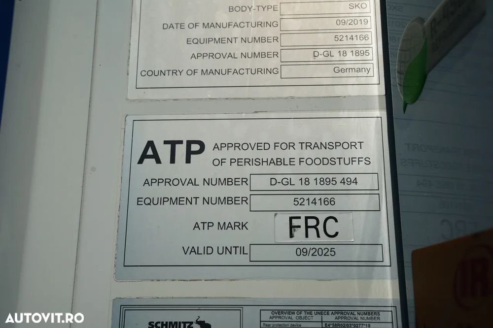 Schmitz Cargobull / REFRIGERAT / CU CÂRLIG / THERMO KING SLXI 400 / TRANSPALET / AXĂ DE RIDICARE / - 30