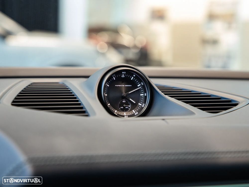 Porsche Macan Electric 4 - 32