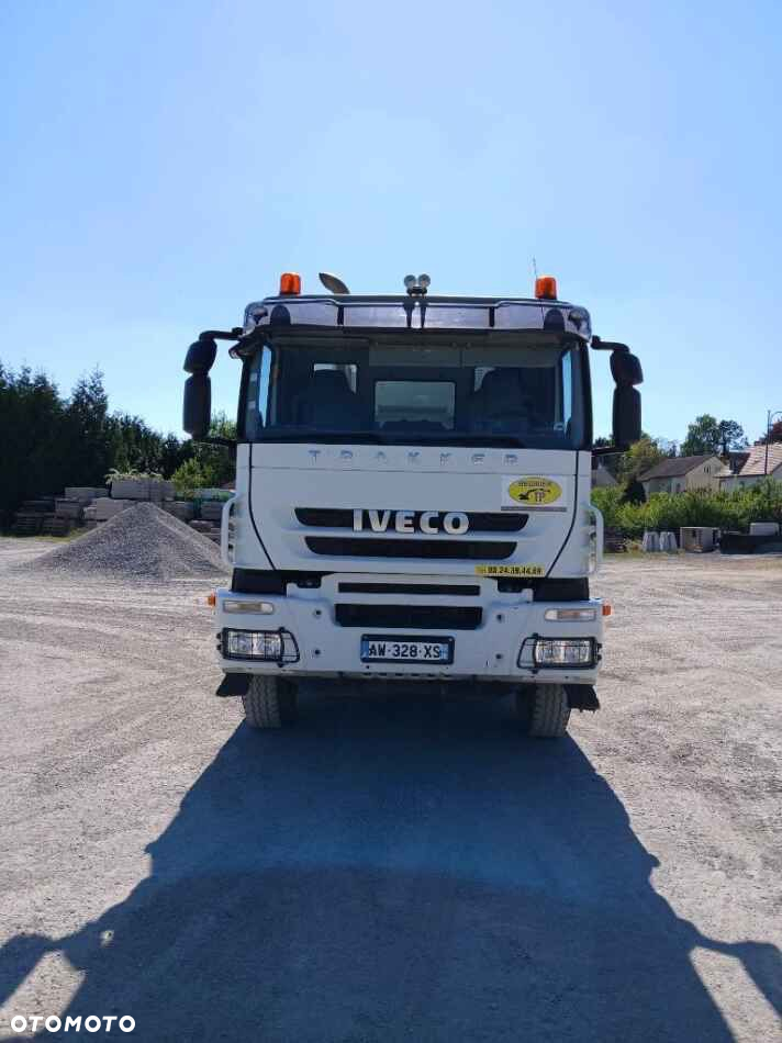 Iveco Trakker 6x4 wywrotka Super Stan - 4