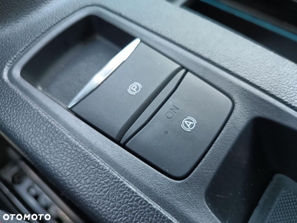 Ford Focus 1.0 EcoBoost ST-Line X - 25