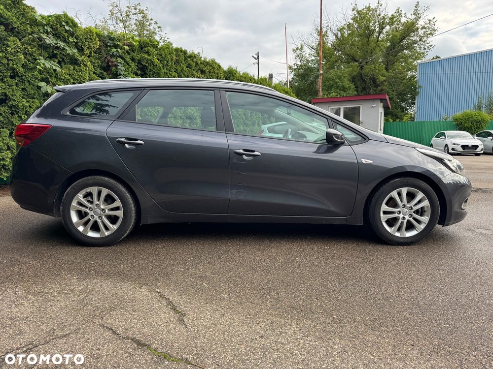 Kia Ceed 1.6 CRDi 128 ISG Fifa World Cup Edition - 31