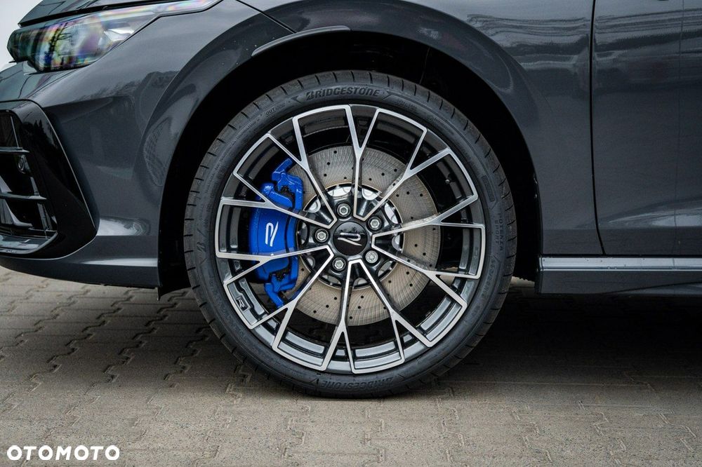 Volkswagen Golf - 8