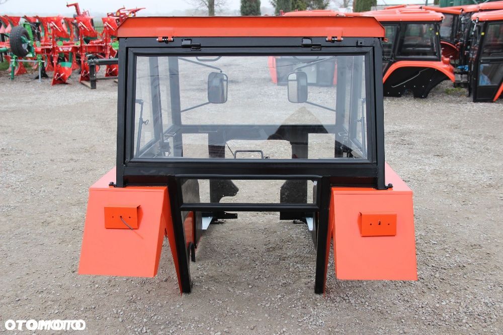 Kabina ciągnikowa C330 C 330 do ciągnika C330 z błotnikami CE - 4