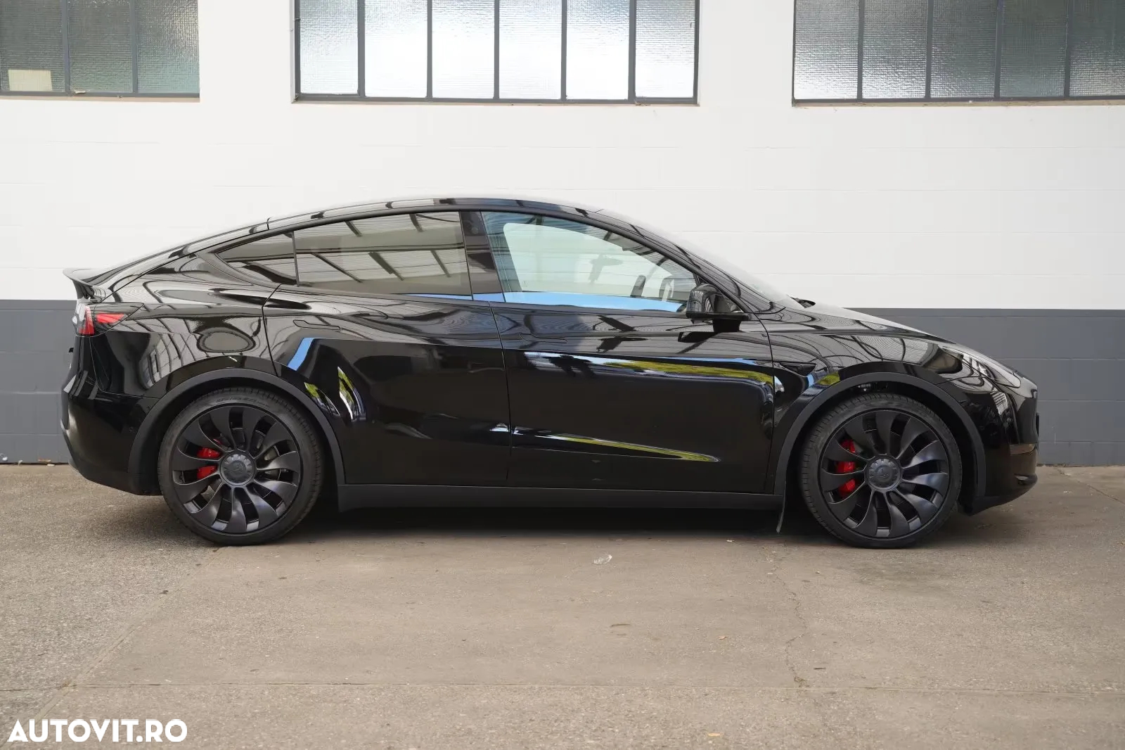 Tesla Model Y Performance Dual Motor AWD - 13