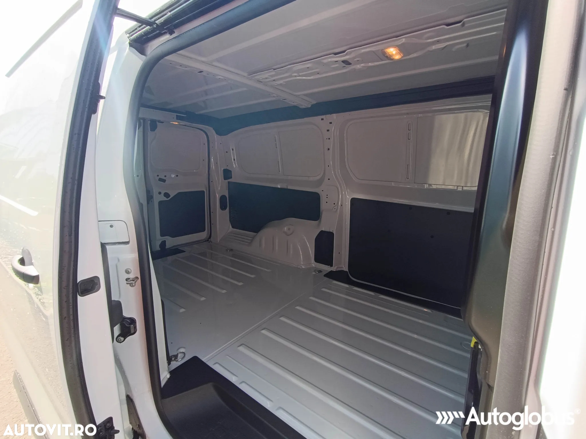 Opel Vivaro Van Essentia - 10
