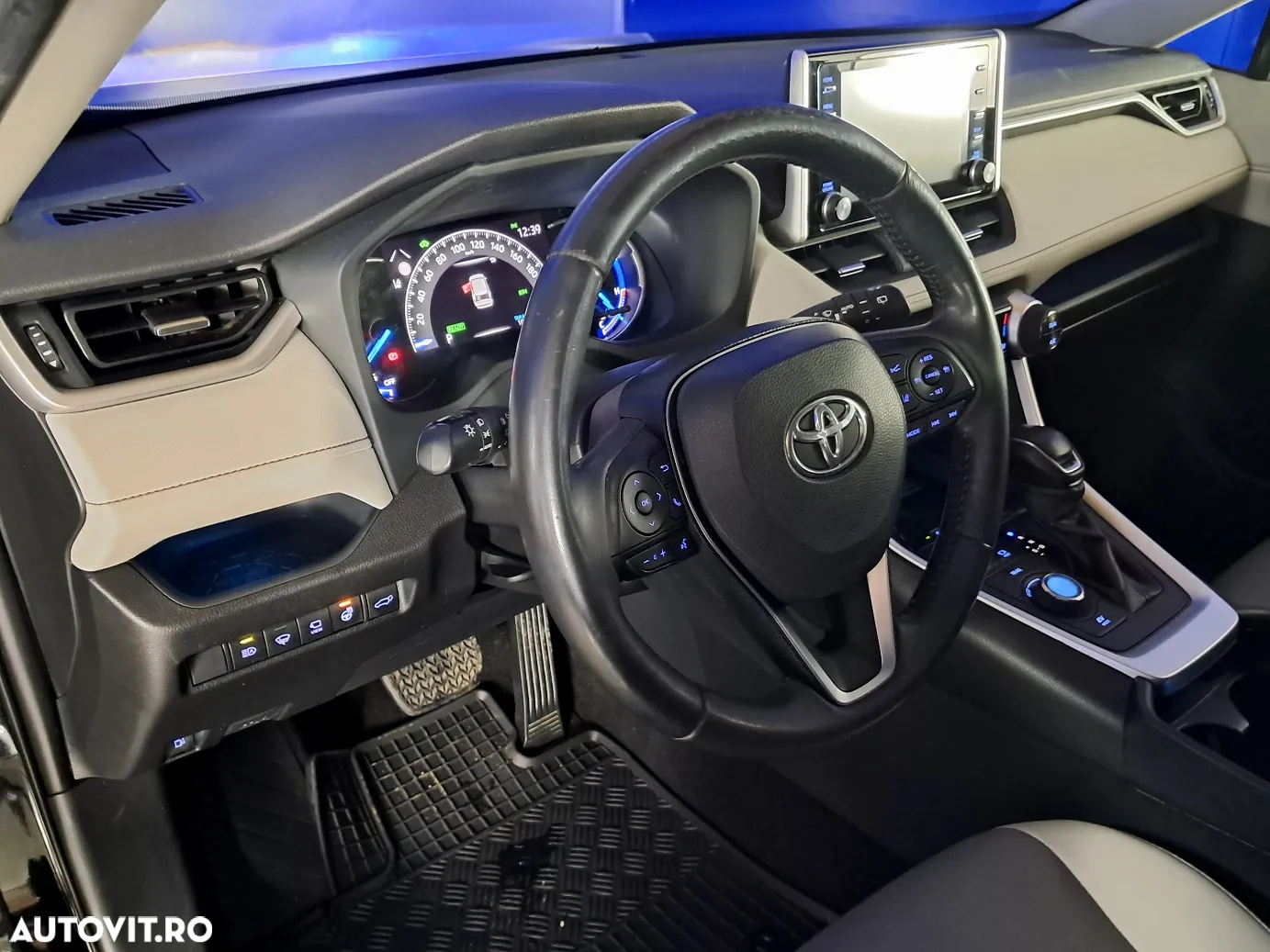 Toyota RAV4 - 10