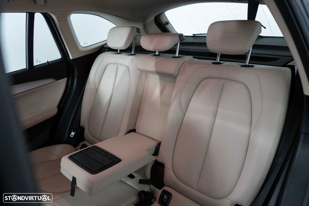BMW X1 25 e xDrive Corporate Edition - 11